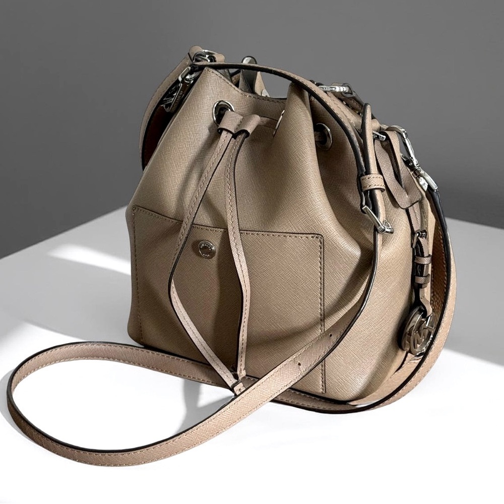 Authentic Michael Kors Tan Greenwich Saffiano Leather Bucket Bag! - Picture 2 of 12